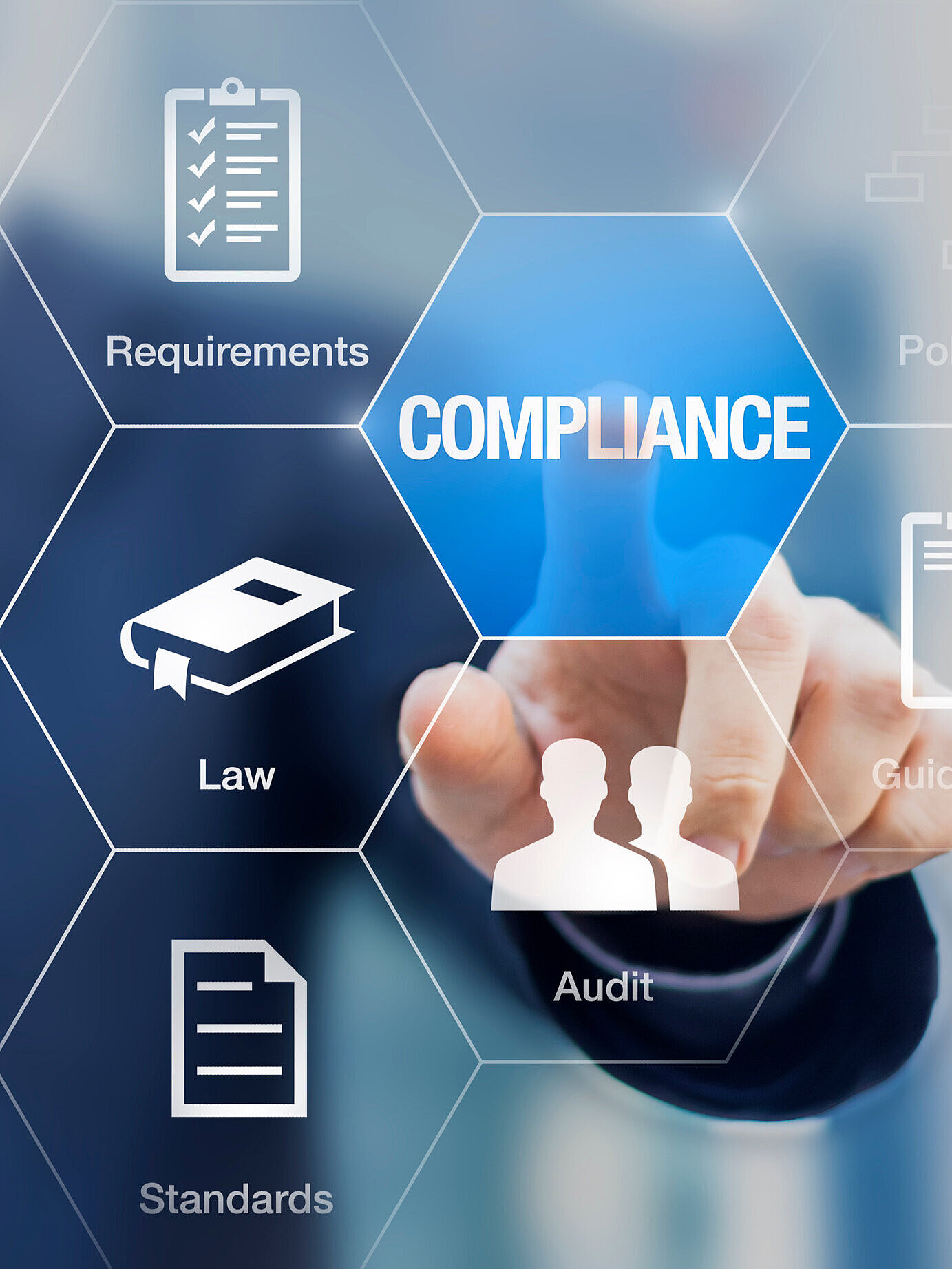 Person die auf einem virtuellen Bildschirm vor sich das Thema "Compliance" auswählt.