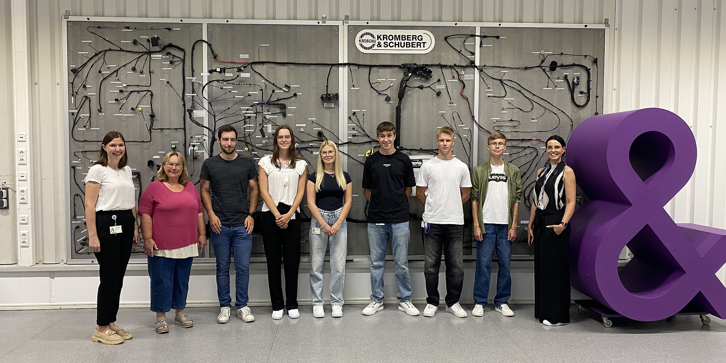 The new trainees of the plant Abensberg.
