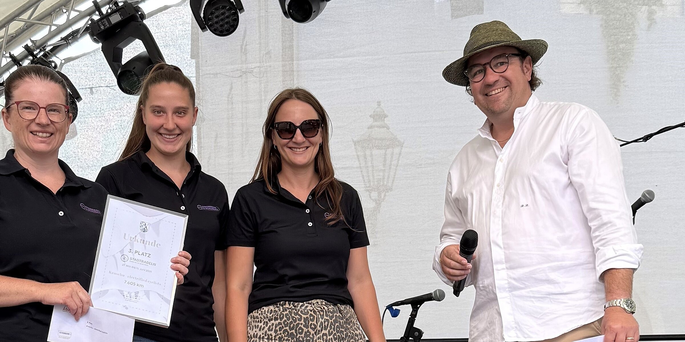Kroschu representatives at the award ceremony.